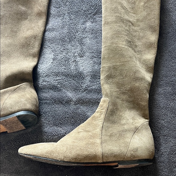 Chic Over-the-Knee Suede Boots in Olive - Picture 3 of 8